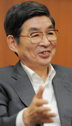 永易可典批评日本政治混乱 表示帮助电力公司解决融资问题