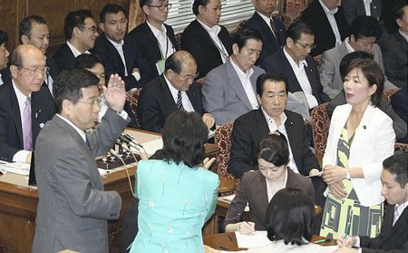 自民党要求菅直人提交退还在日韩国人政治献金的收据