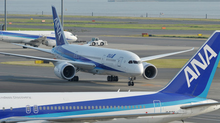 波音787梦幻客机成功着陆日本羽田机场