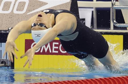 女子50米仰泳 日本选手寺川绫成功晋级半决赛
