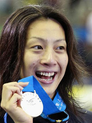 女子50米仰泳：日本寺川绫获亚军 中国选手高畅惜败