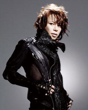 西川贵教与模特菜菜绪擦出爱的火花