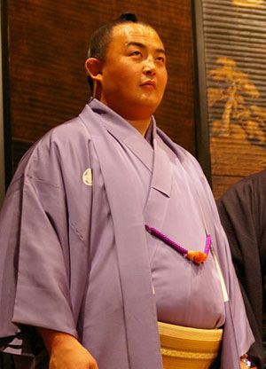 相扑力士苍国来申诉期间在部屋练习引争议