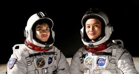 《宇宙兄弟》剧照搭乘美航天飞机“亚特兰蒂斯”上太空