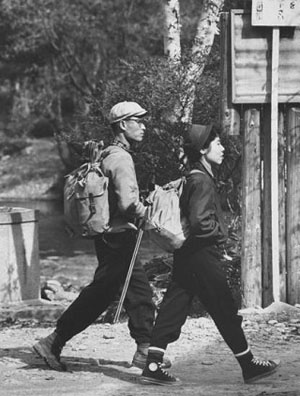 上世纪50年代末的日本年轻人的生活“街拍”