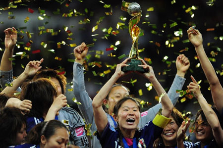 日本女足创造奇迹 击败强大美国队夺得世界杯冠军