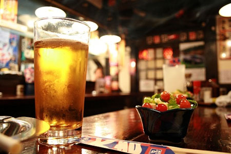 日本三大类小酒馆——噪杂 情色 崇洋
