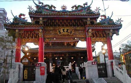 横滨中华街庆祝关帝庙落座150周年活动隆重举行