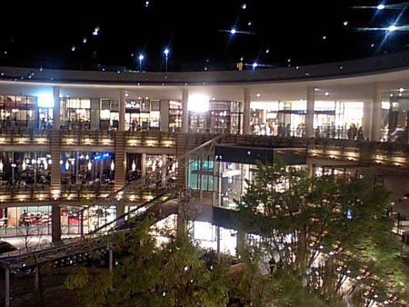 北海道内最大的购物中心---RERA千岁OUTLET