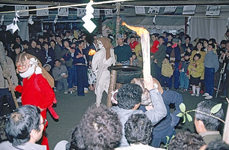 汤谷温泉“奥三河花祭”——与鬼共舞