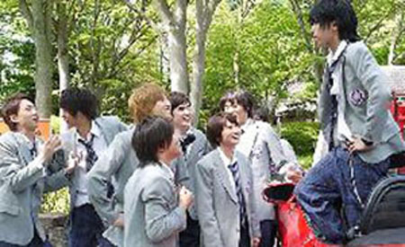 看《花君2》盘点日剧男校学生发型