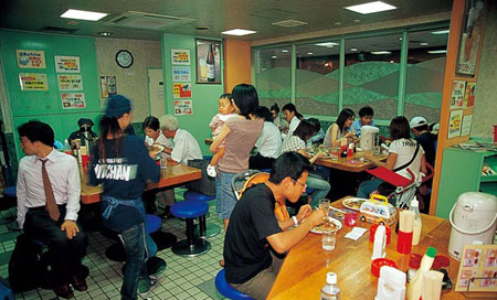 传承半个世纪的美食 广岛县的小三总本店