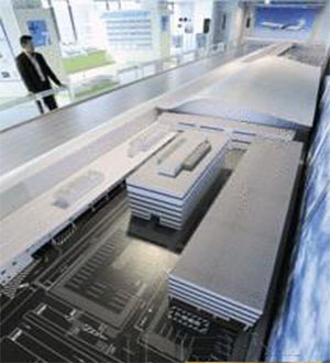 日本关西机场展望大厅重新开业 展出30米长的巨型机场模型