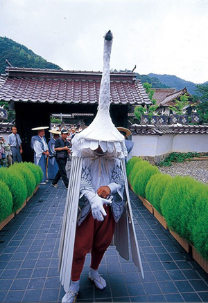 四百年传承下的优美舞蹈 岛根县的津和野鹭舞神事