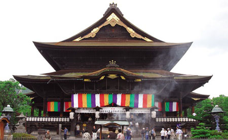 山门广开迎四方宾客长野县的善光寺- 日本通