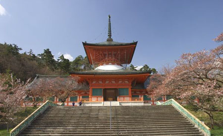 山门广开迎四方宾客 长野县的善光寺