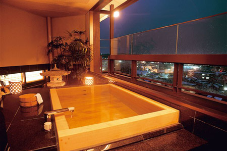 品味日式温泉旅馆的优雅 加贺市的瑠璃光