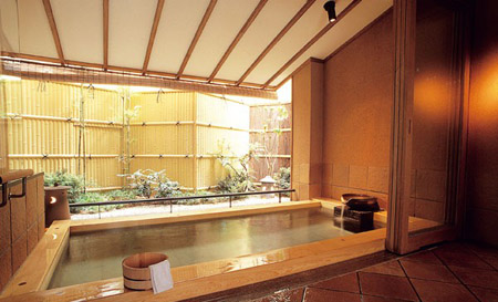 品味日式温泉旅馆的优雅 加贺市的瑠璃光