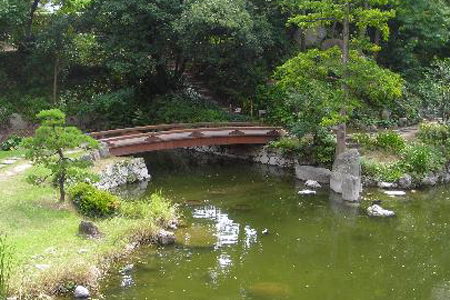 闲庭信步于小桥流水之上 小仓城庭园