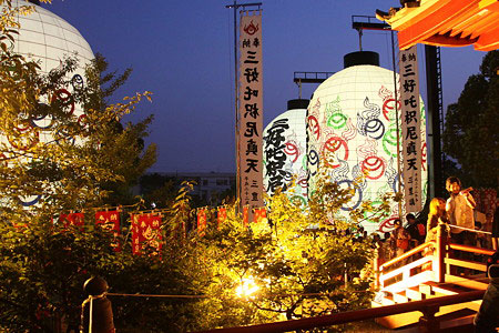 三好市稻荷阁大灯笼祭