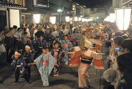 “Owara风之盆”前夜祭开幕 富山市八尾町