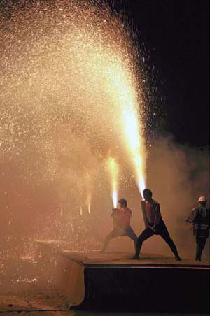 丰川手筒祭 喷薄而出的火之粉