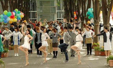 Perfume首次出演电影 《桃花期》中与森山未来共舞