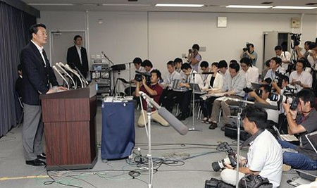 海江田万里宣布将对经济产业省的高层进行人事调动