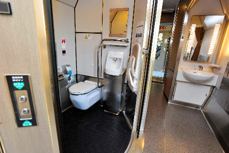 JR西日本公开新款“黑潮”列车 车内人性化设计