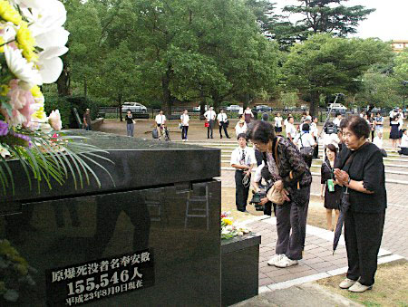 日本长崎市迎来了原子弹爆炸66周年纪念日