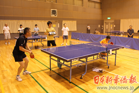 日本广岛中国留学生参加乒乓友谊赛 促中日人民友好交流