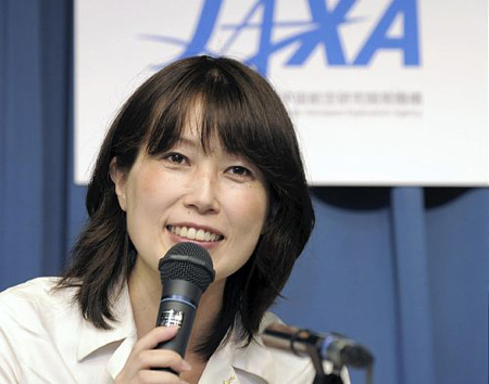 山崎直子召开新闻发布会 正式告别宇航员生涯