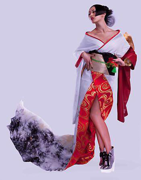 “环球小姐”日本参赛 大白日红服装+女忍者发型