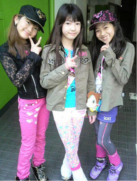 日本小学女生过于时髦的打扮