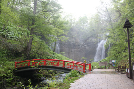 日本瀑布百选之一 北海道新川瀑布