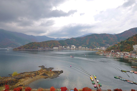 岸势犬牙差互富士山下的河口湖 日本通