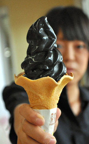 福冈的黑炭冰淇凌大受欢迎