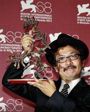 《庸才》主演染谷、二阶堂 威尼斯受封新人奖