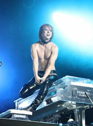 X-JAPAN南美演唱会 YOSHIKI被赞“摇滚界的梅西！”
