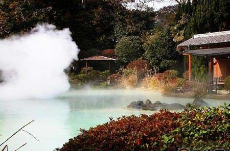 深秋迷人的日本红叶温泉之旅