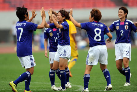 奥运会女足亚洲区预选赛 日本3比0胜泰国取得开门红