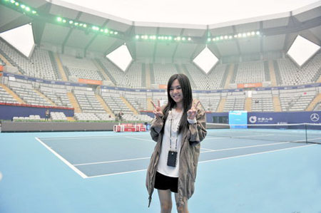 2011年中国网球公开赛即将揭幕 苍井空秀书法为李娜加油