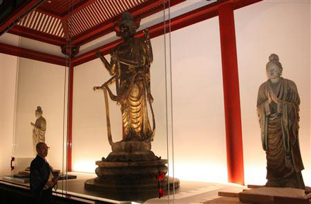 日本东大寺法华堂三尊国宝齐聚东大寺博物馆