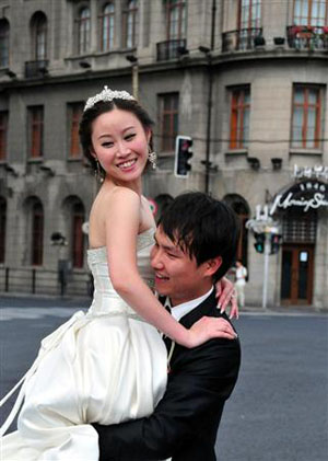 日本媒体看中国“裸婚时代”