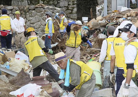“塔拉斯”造成和歌山县受灾严重 各地志愿者积极支援