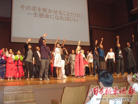 中国留学生倾情献唱第一届国际红白歌会