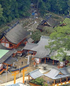 日本文化遗产遭暴雨损害严重 那智山文觉瀑布崩塌