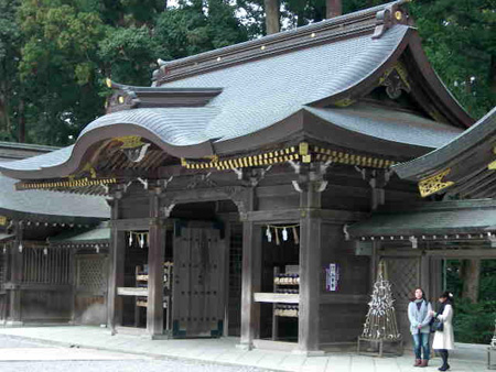 日本屈指可数的大神社之一弥彦神社 红叶菊花享有盛名