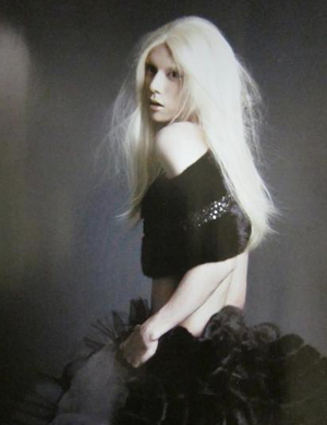 超惊艳水岛宏扮女装上杂志