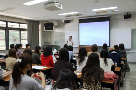 日本关西外大孔子学院开设汉语讲座